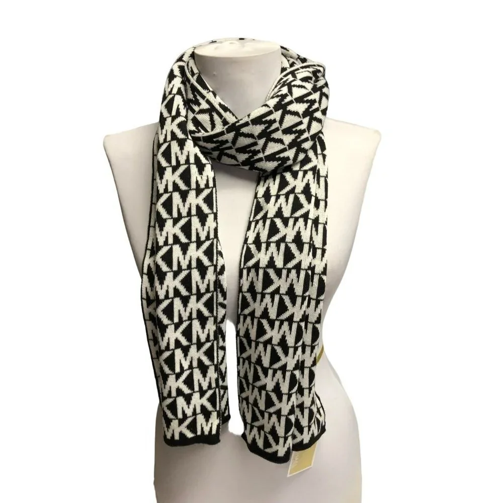 MICHAEL KORS SIGNATURE‎ SETS OF SCARF AND BEANIE HAT NEW IN BOX